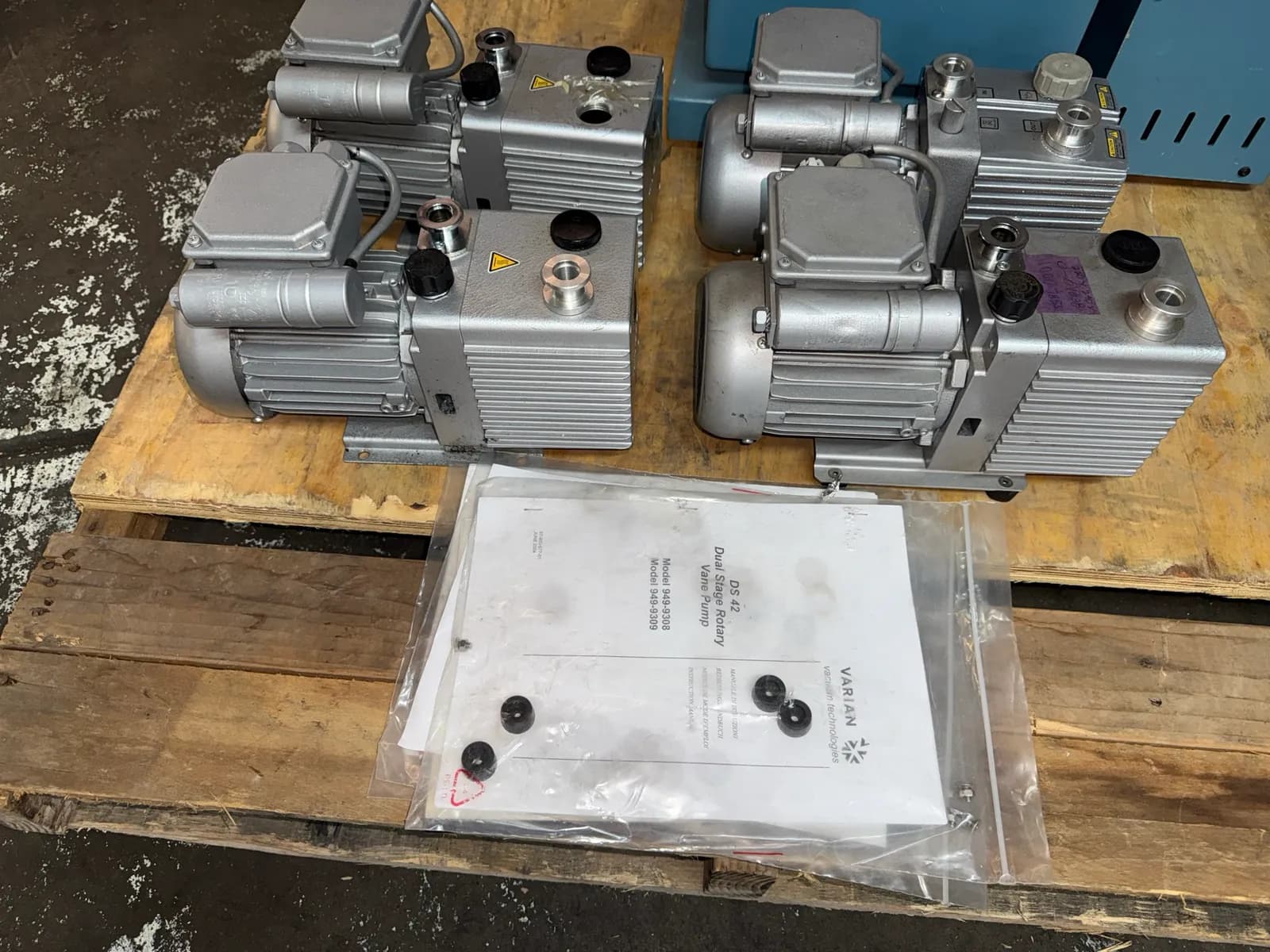 lot-of-varian-ds42-and-carpanelli-220vac-vacuum-pumps-and-manuals-a19d51