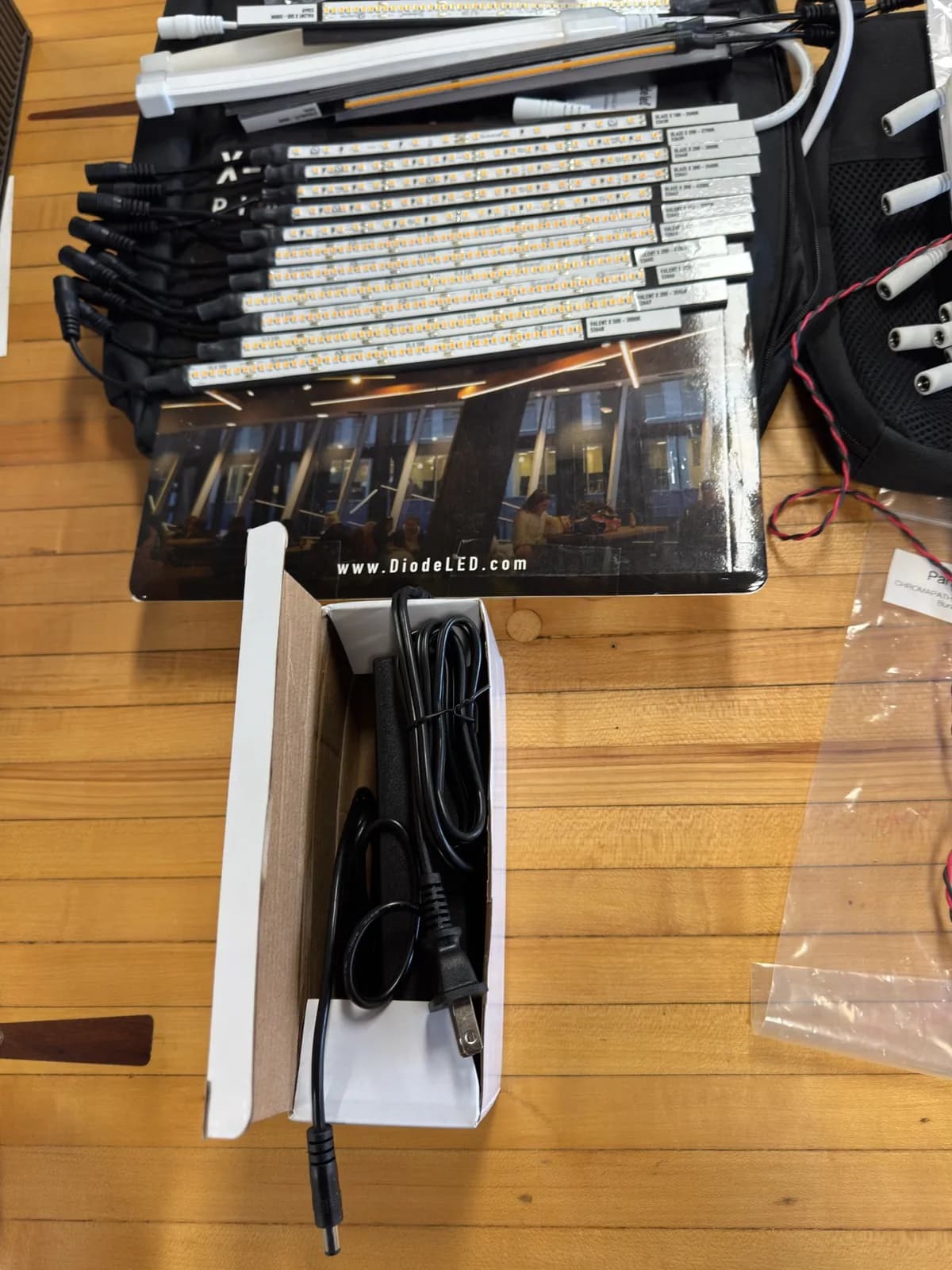 assorted-led-light-samples-and-cases-mllhmigb