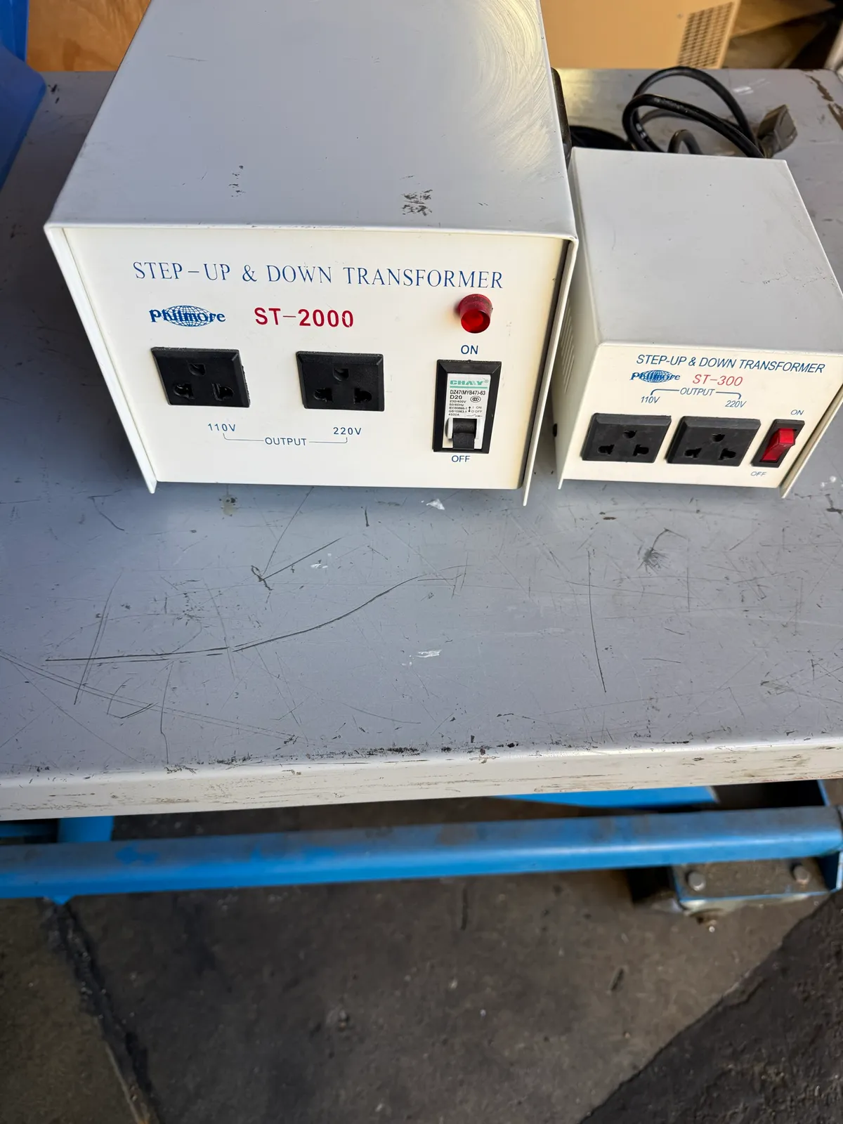 philmore-st-2000-and-st300-120-220-step-down-and-step-up-transformers-7f3920