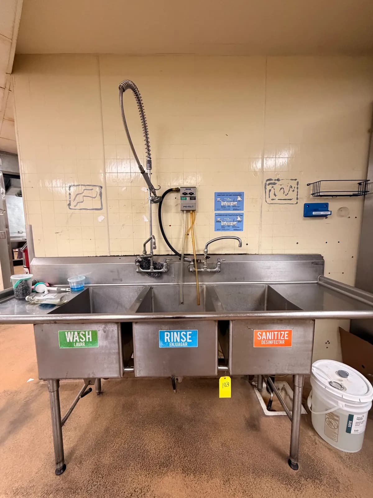 stainless-steel-kitchen-sink-3-compartment-e49a4b