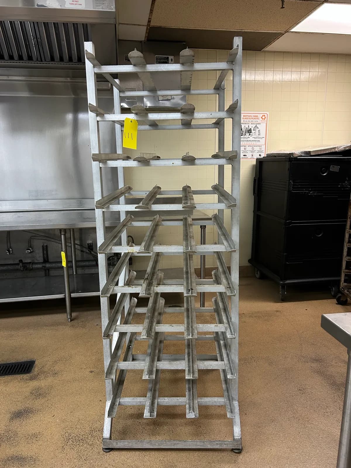 aluminum-backstock-can-holder-0c6b00