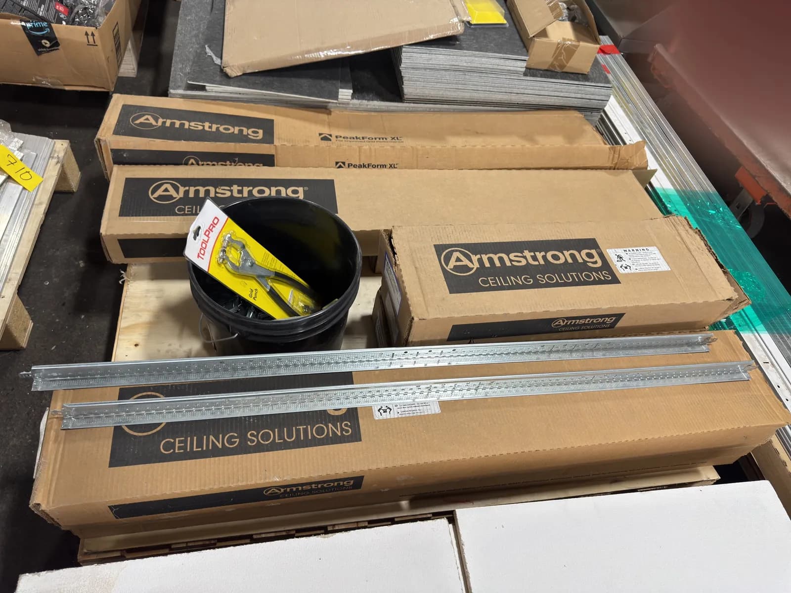 armstrong-ceiling-track-and-grid-and-accessories-mllh88yb