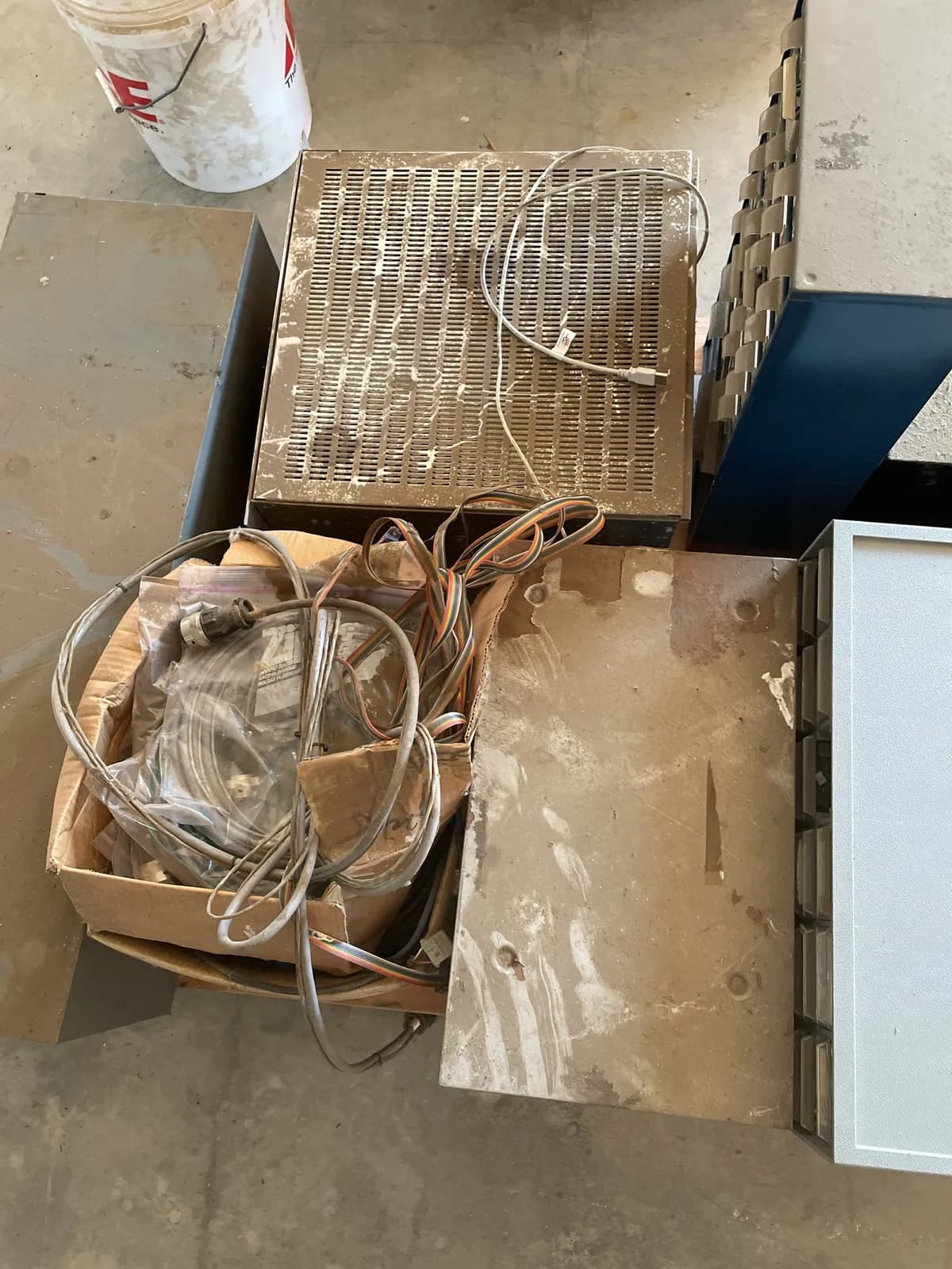 pallet-of-electronics-8895b3