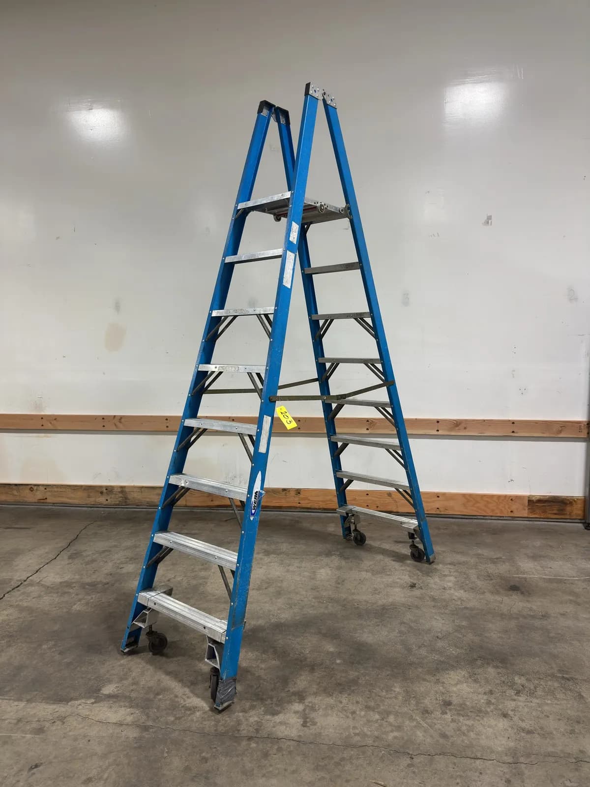 werner-8-250lb-capacity-rolling-ladder-a8d2af
