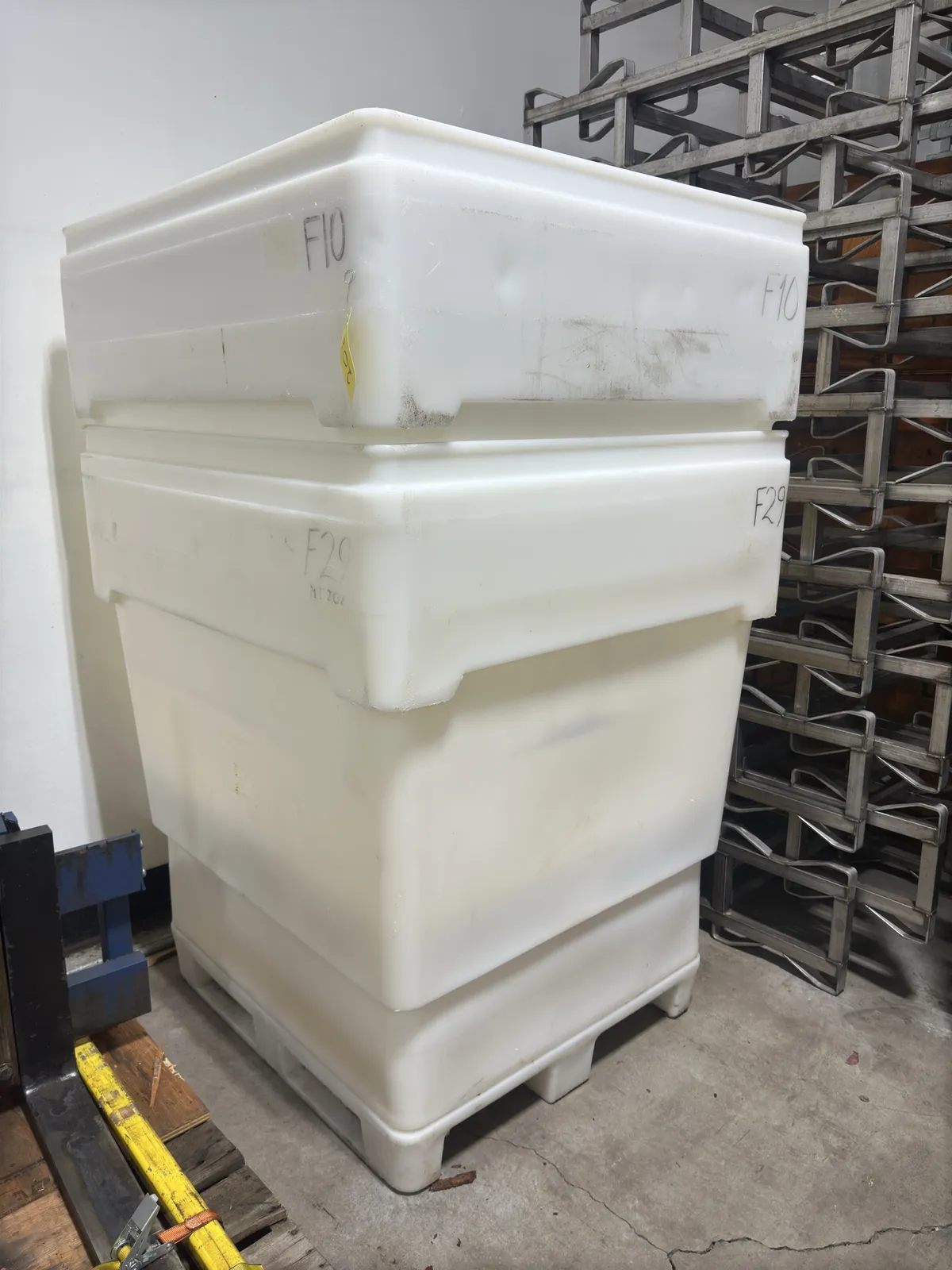2-heavy-duty-plastic-bulk-container-786547