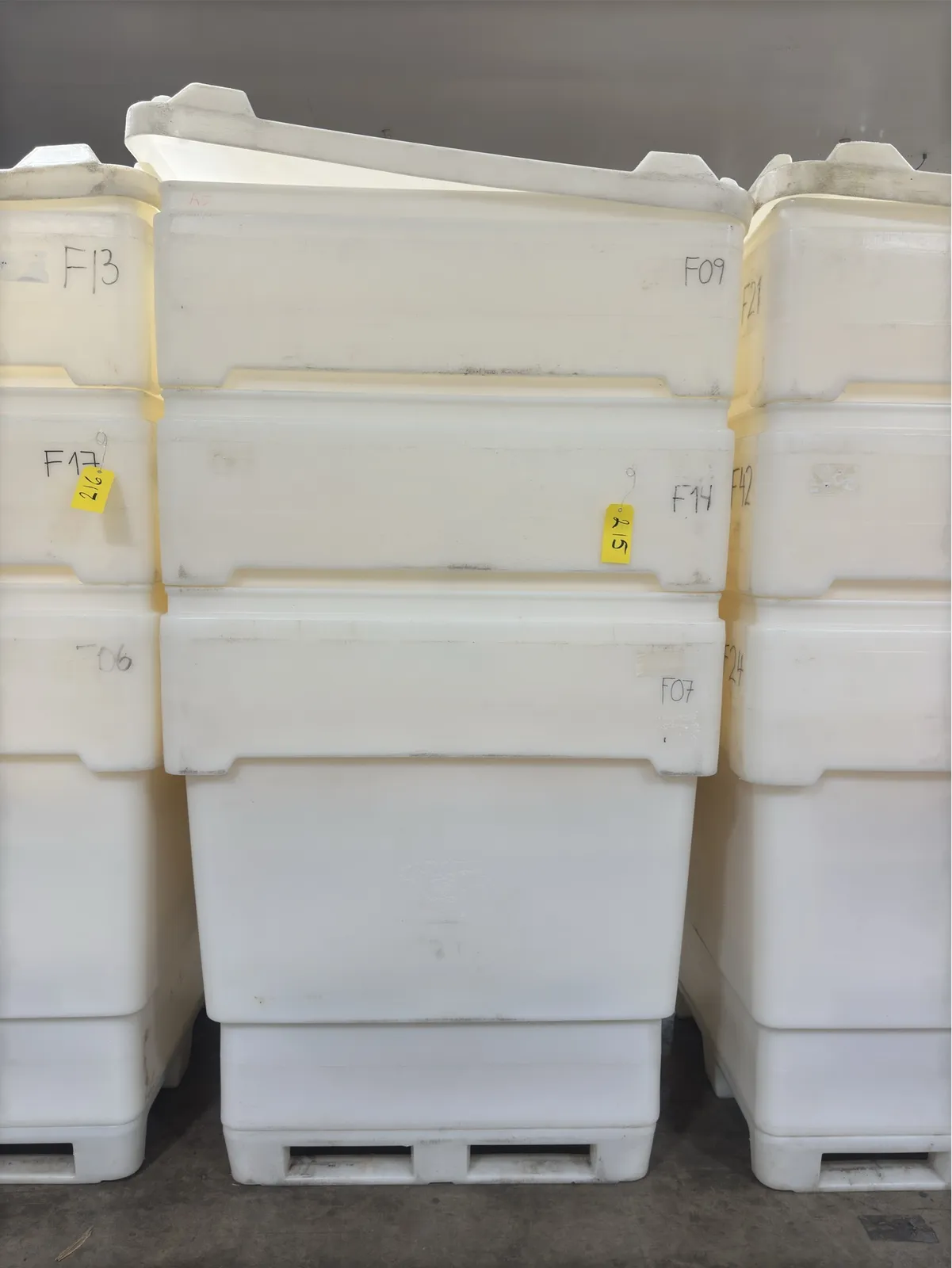 3-heavy-duty-plastic-container-177f3e