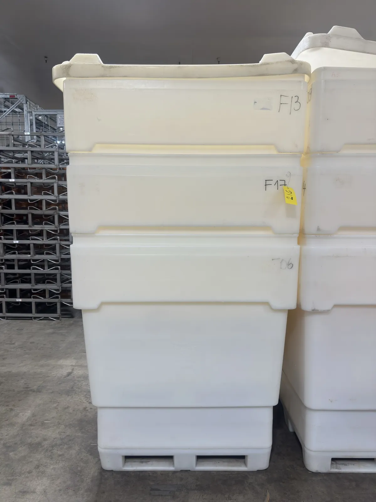 1-heavy-duty-plastic-container-055707