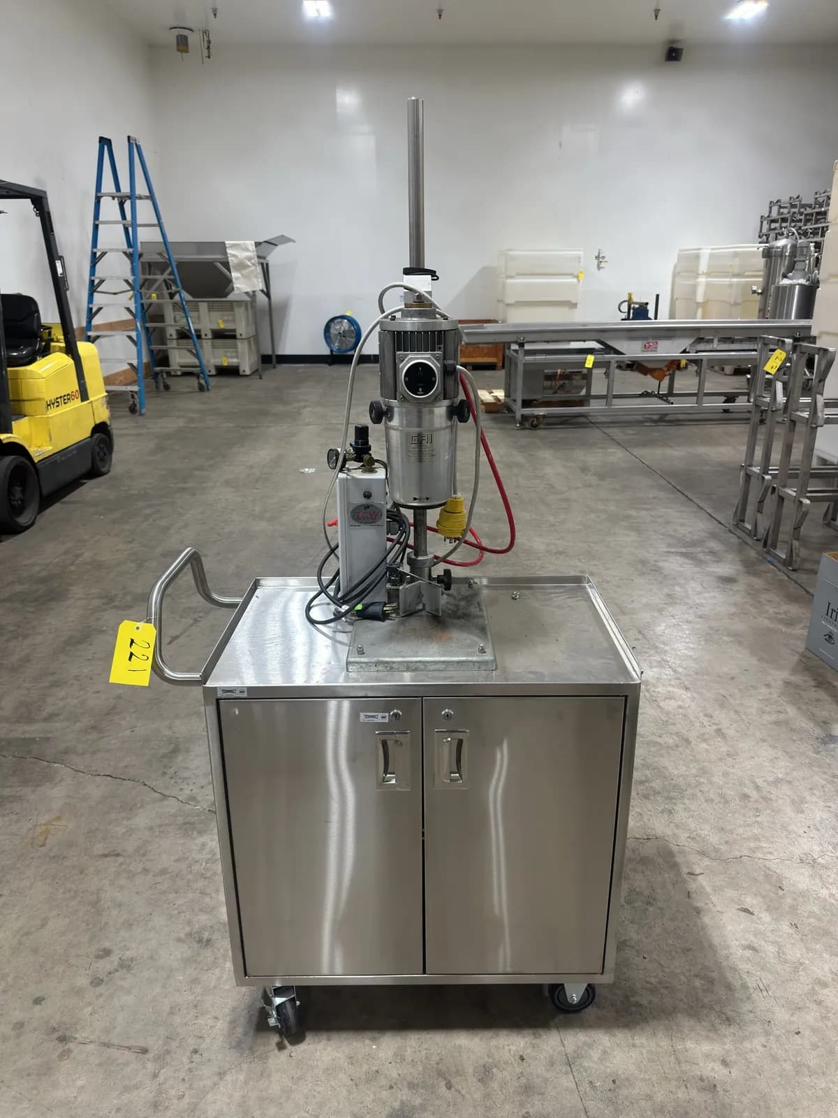 semi-automatic-air-powered-chuch-capper-machine-e0cd1d