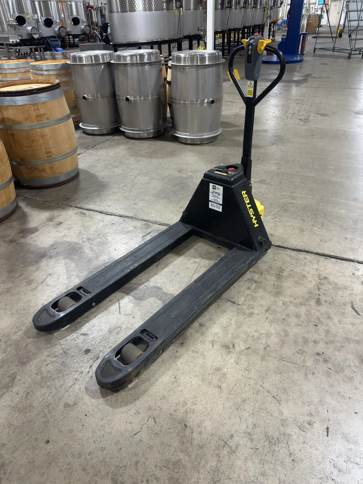 hyster-3306-lb-electric-pallet-hand-truck-3ab8f4