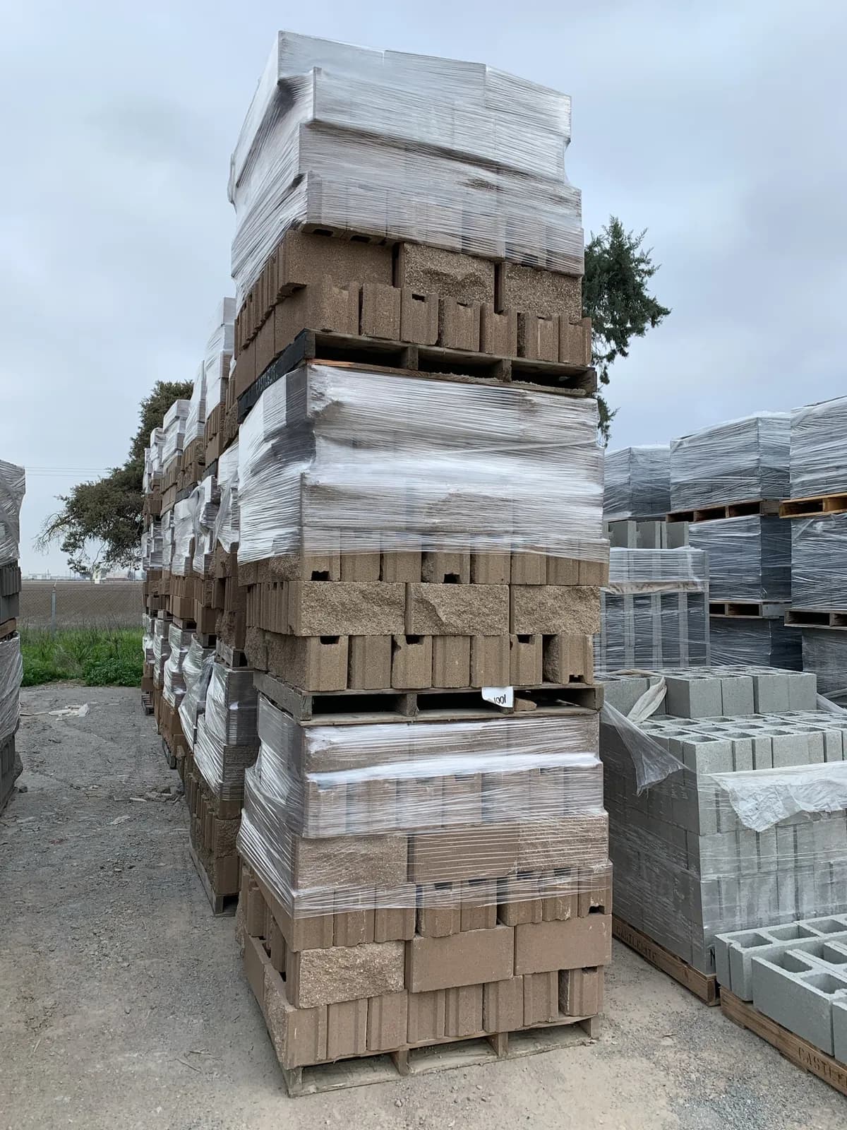 3-pallets-of-6x8x16-split-face-one-side-fence-block-tan-98294e