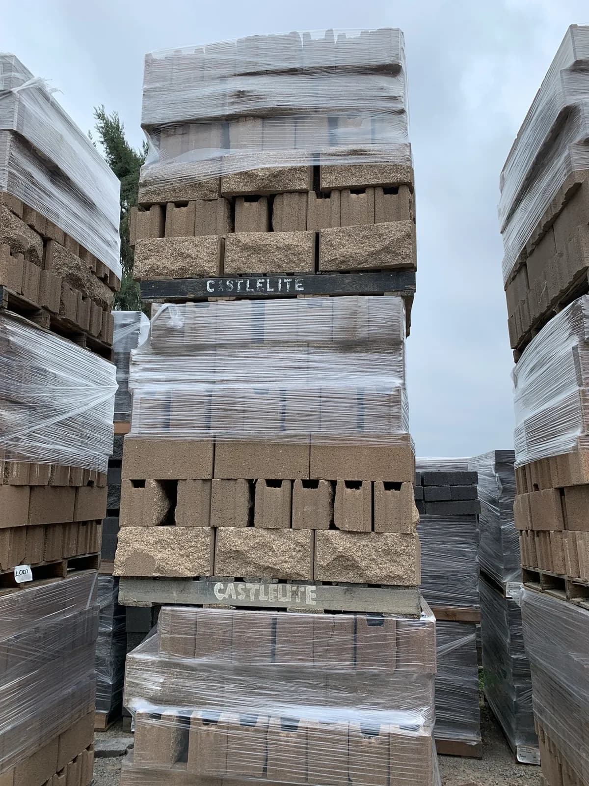 3-pallets-of-6x8x16-split-face-one-side-fence-block-tan-db8ffd