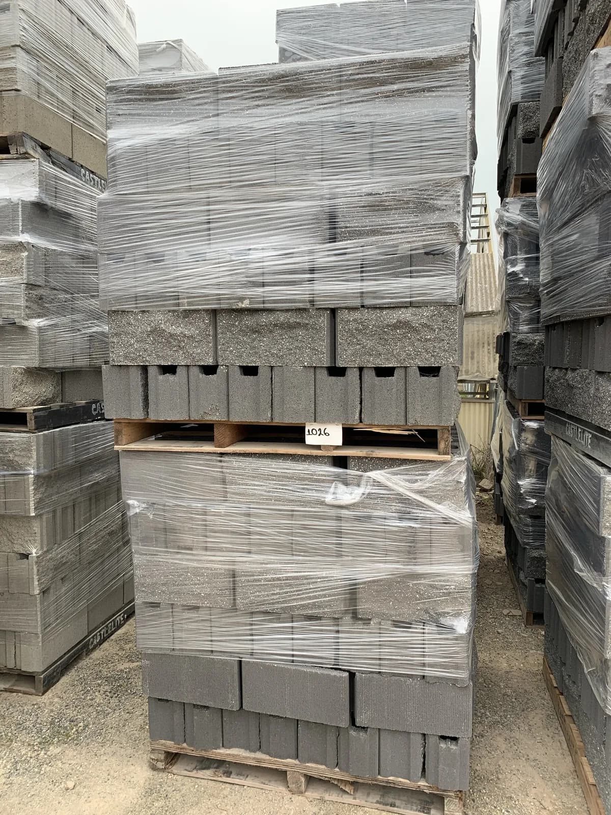 2-pallets-of-6x8x16-split-face-comb-face-fence-block-charcoal-e97655