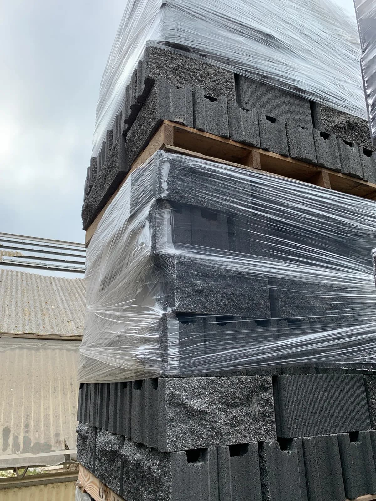 3-pallets-of-6x8x16-split-face-comb-face-fence-block-charcoal-cf9e44