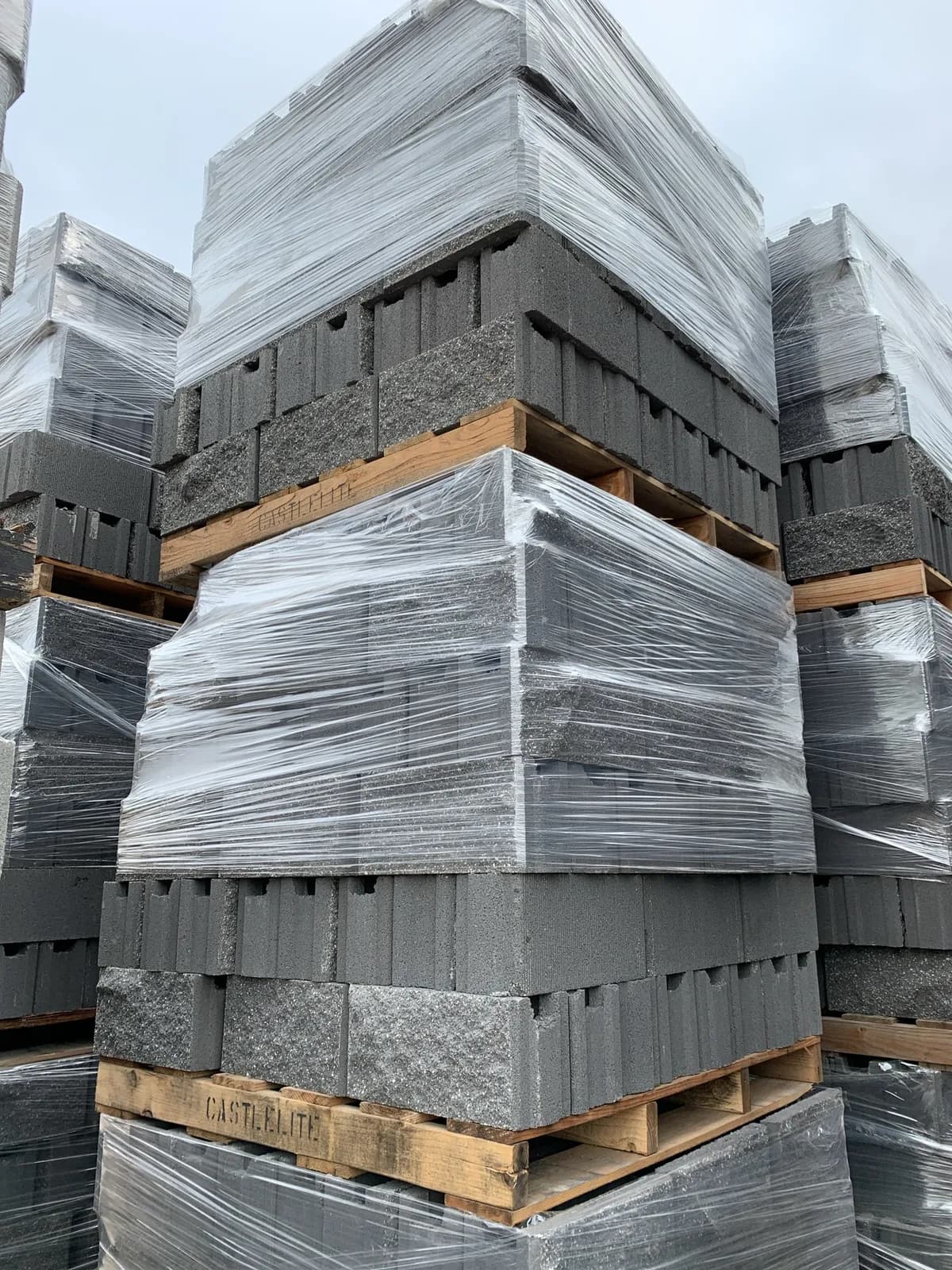 3-pallets-of-6x8x16-split-face-comb-face-fence-block-charcoal-0aedcf
