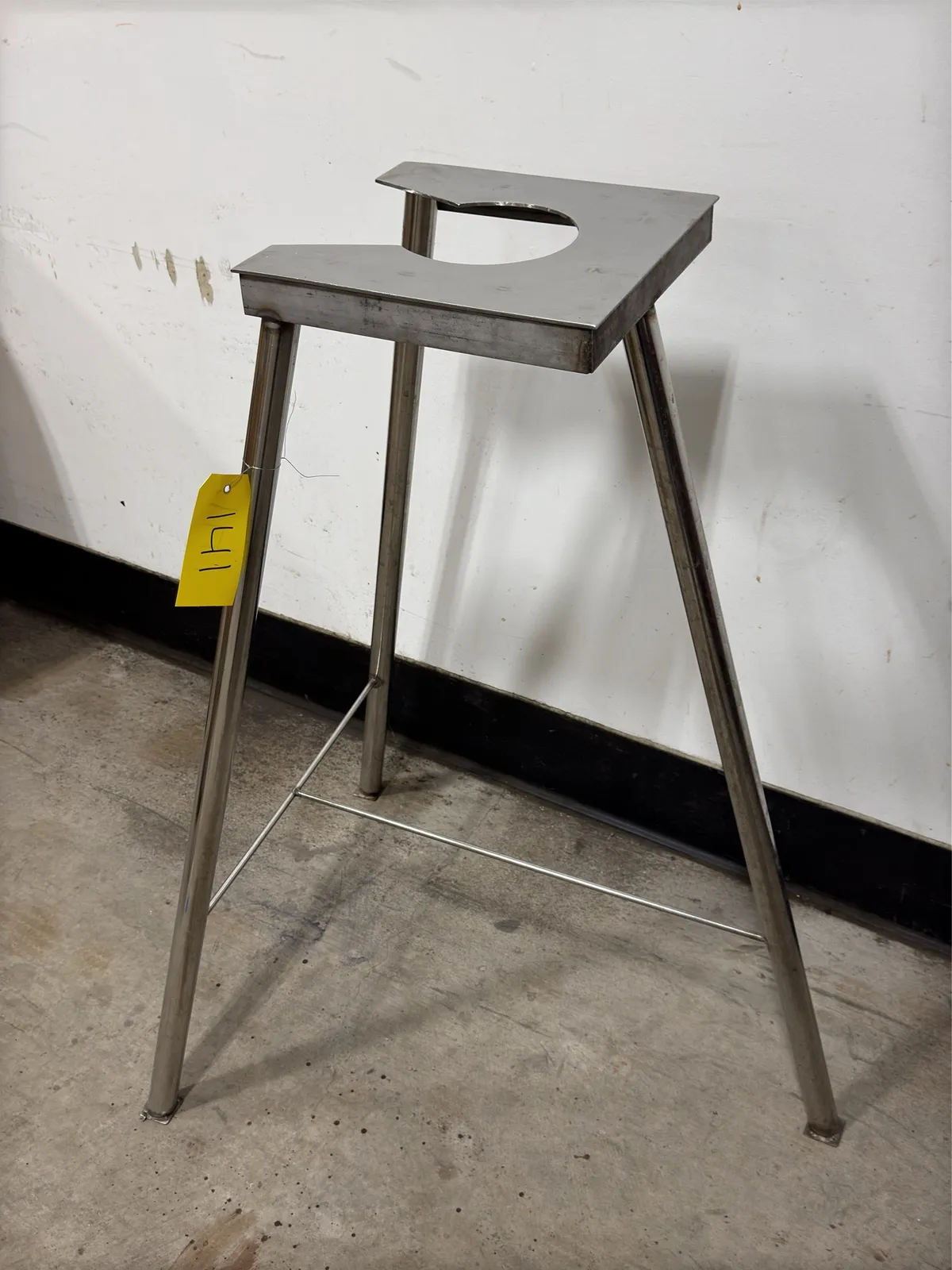 custom-stainless-stand-37ed6c