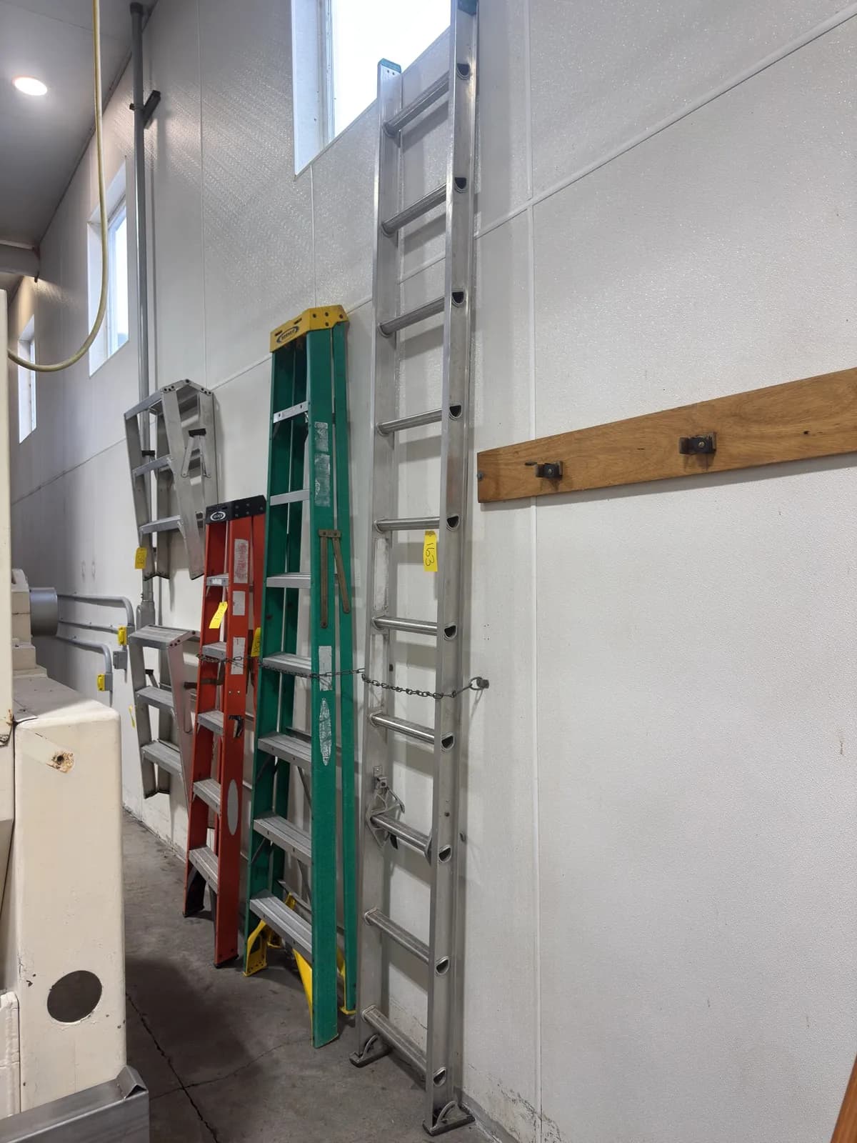 10-aluminum-ladder-2cc9f6