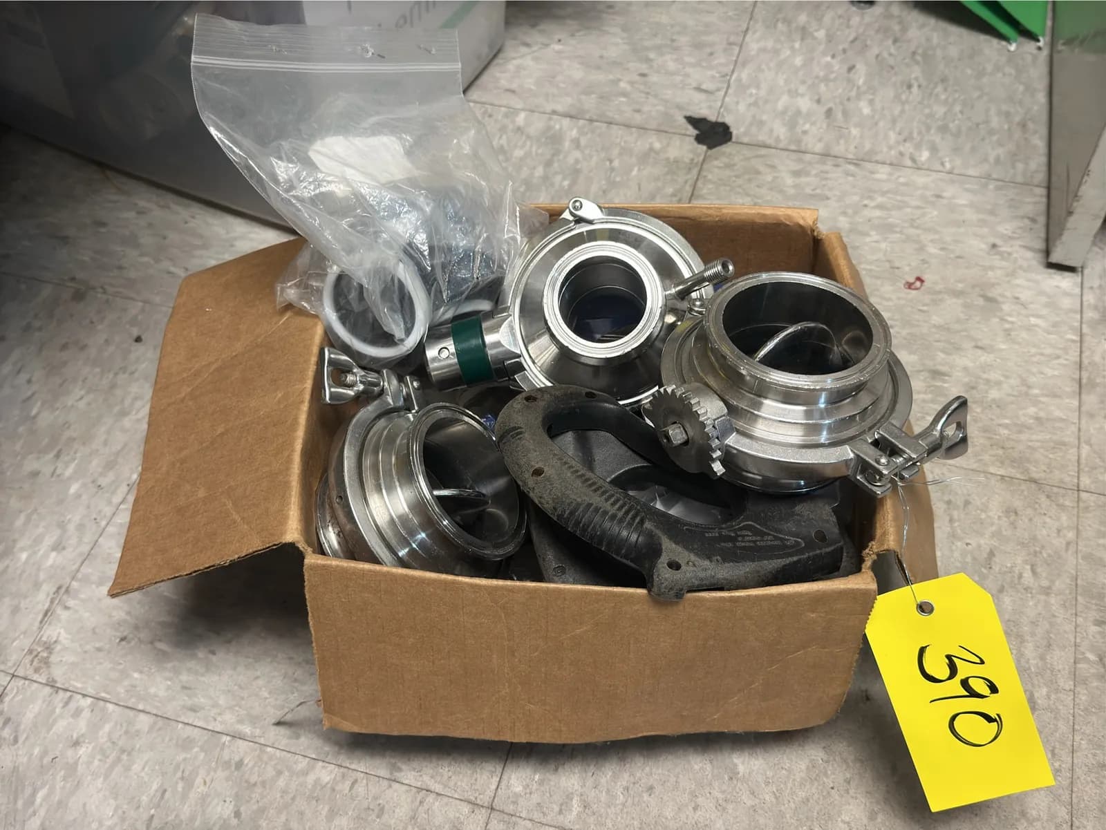 box-of-assorted-butterfly-valves-7ea0d4