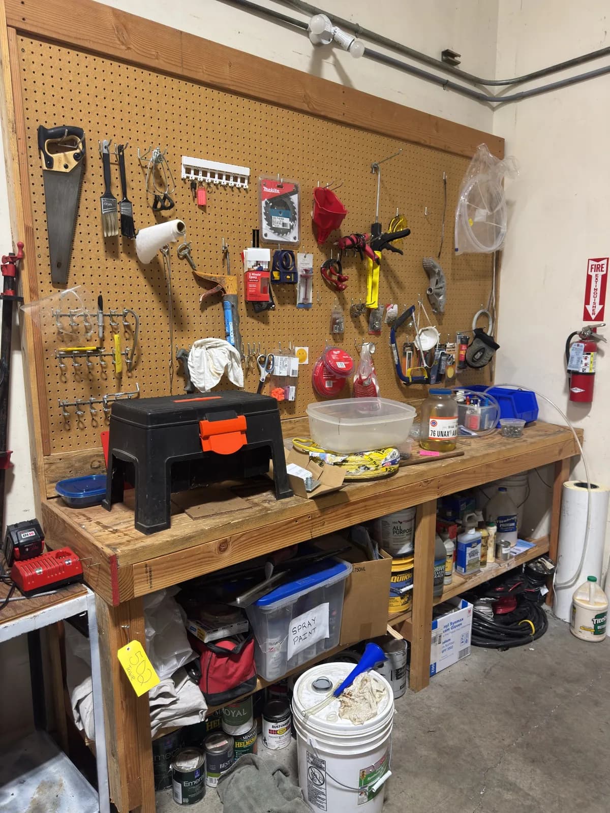 contents-of-table-tools-saws-caulking-guns-and-more-70ec6e