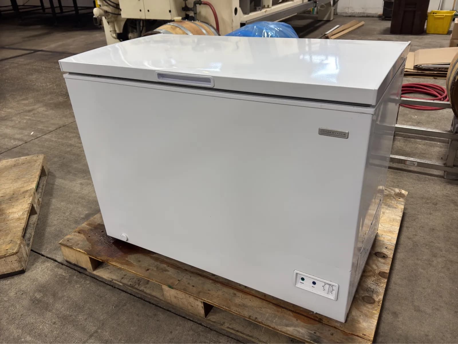 conservator-custom-neck-chilling-freezer-e49f33