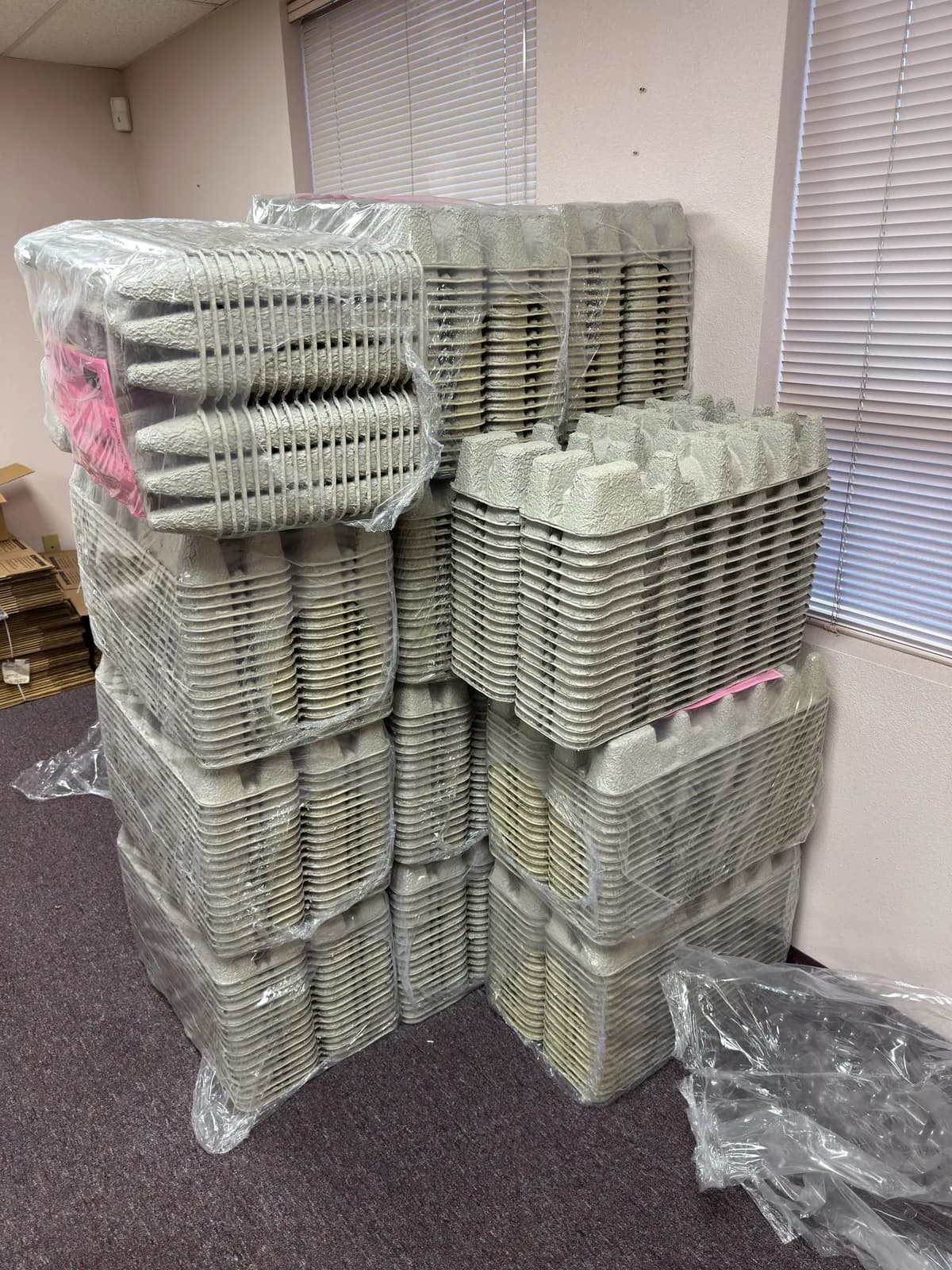 bulk-lot-of-molded-bottle-shippers-a086b4