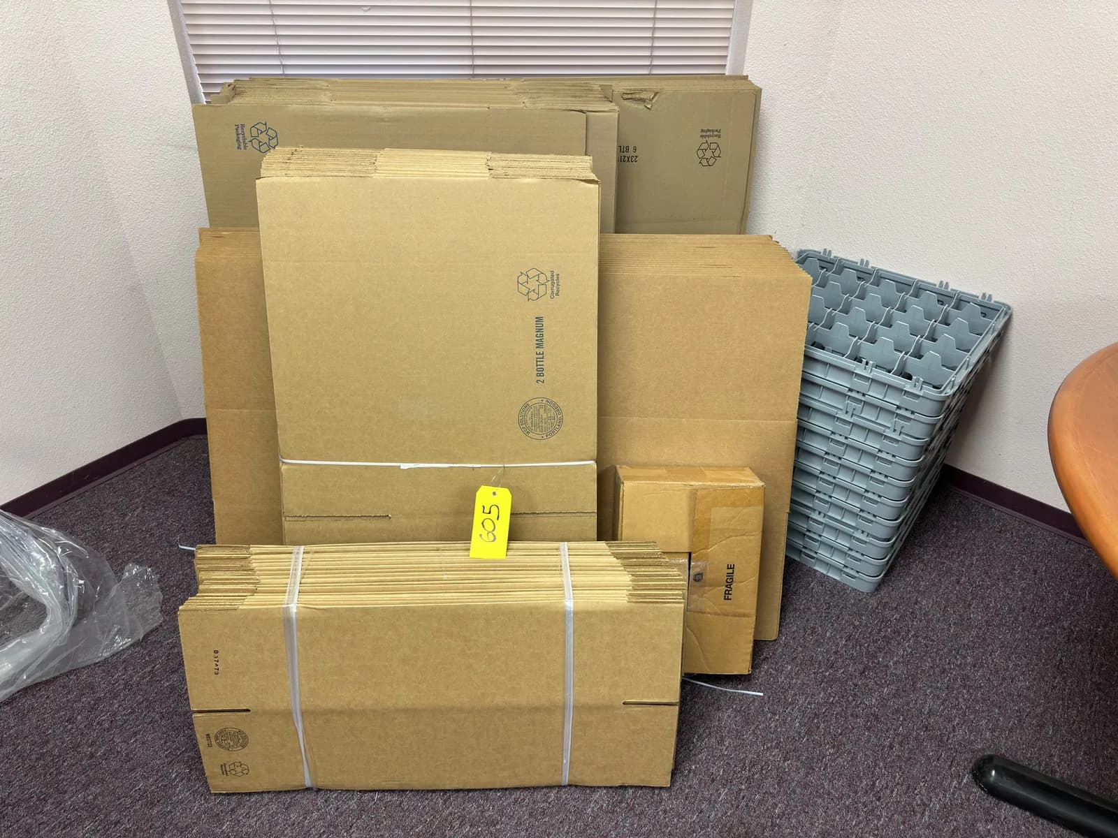 assorted-cardboard-shipping-boxes-and-glass-racks-00cb79