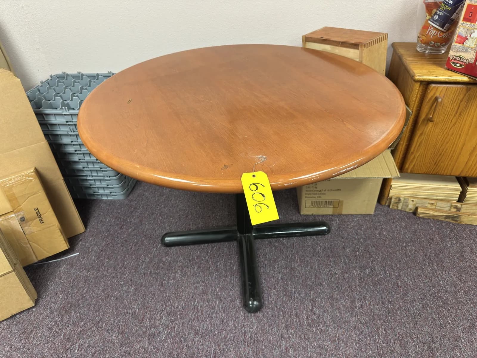 42-round-dining-table-6b38b8