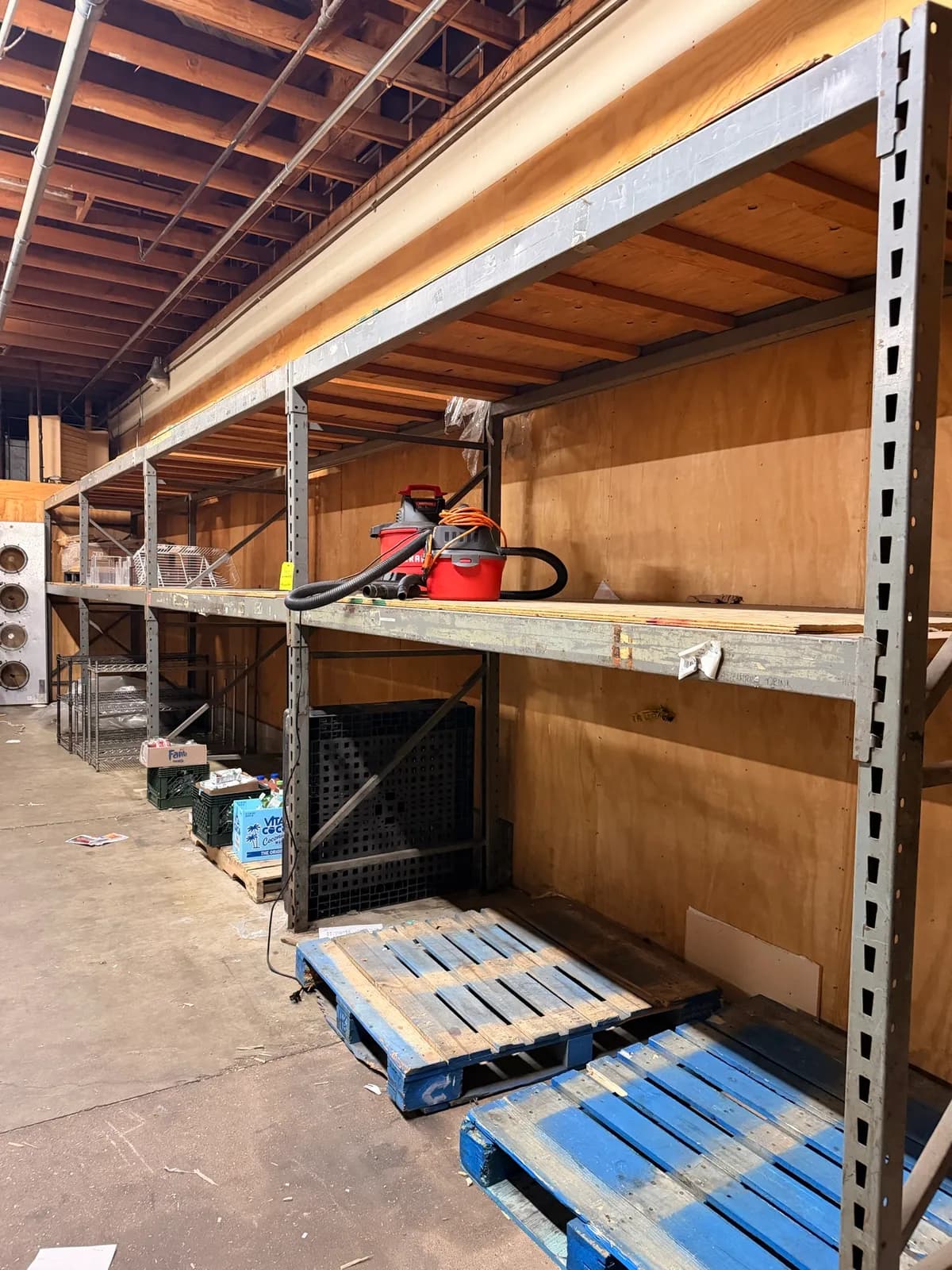 4sections-of-pallet-racking-contents-not-included-mlptq67s