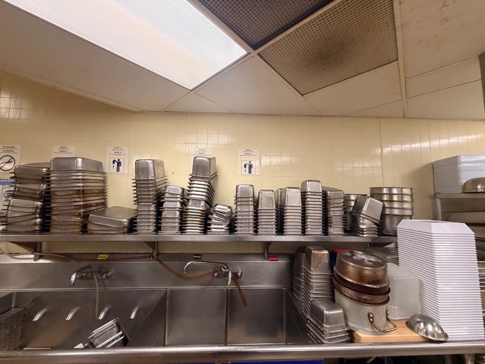 metal-pans-and-ceramic-dishes-5d5da9