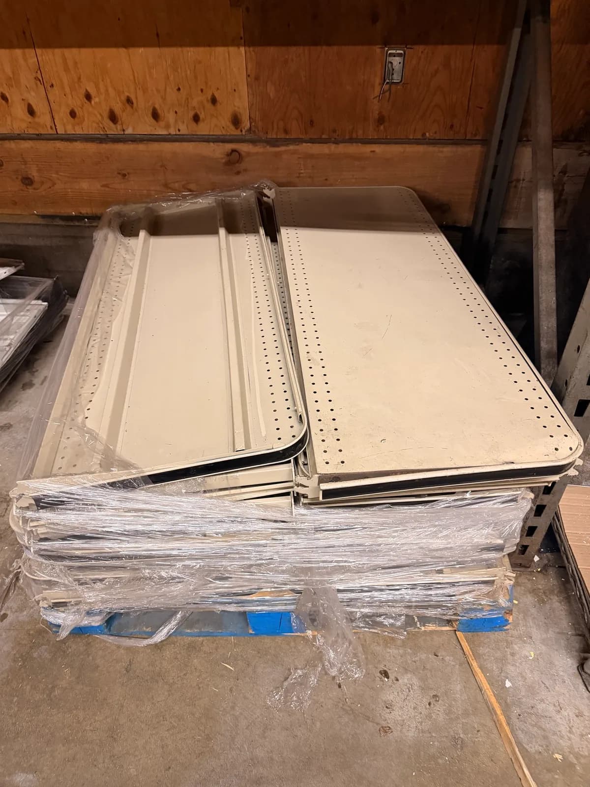 madix-end-cap-shelves-e1755e