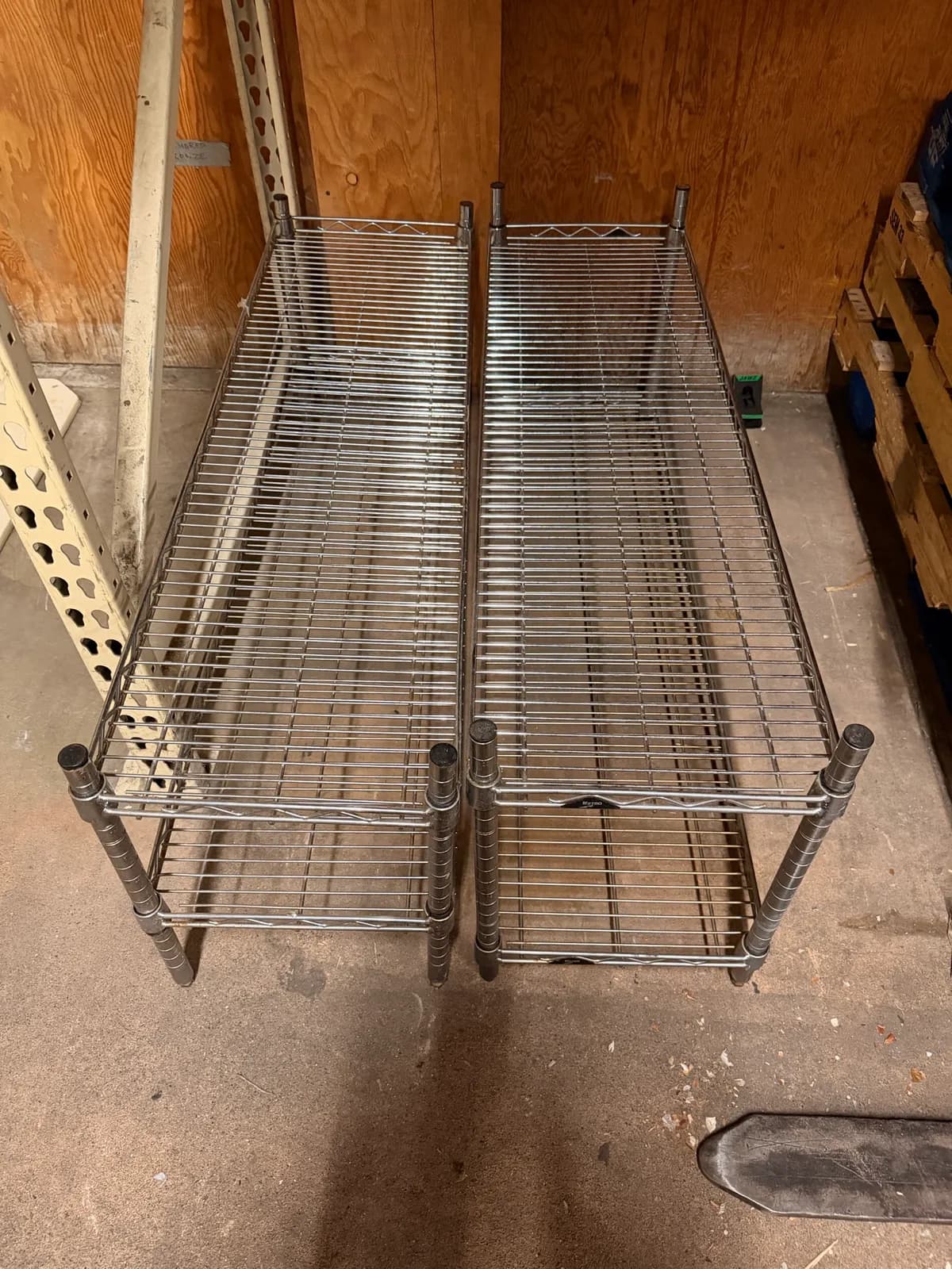 metro-shelving-b2dfd0