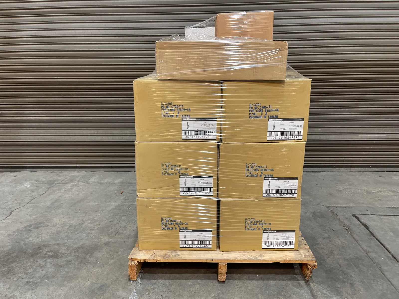 pallet-of-assorted-bath-hardware-mm3y60q0