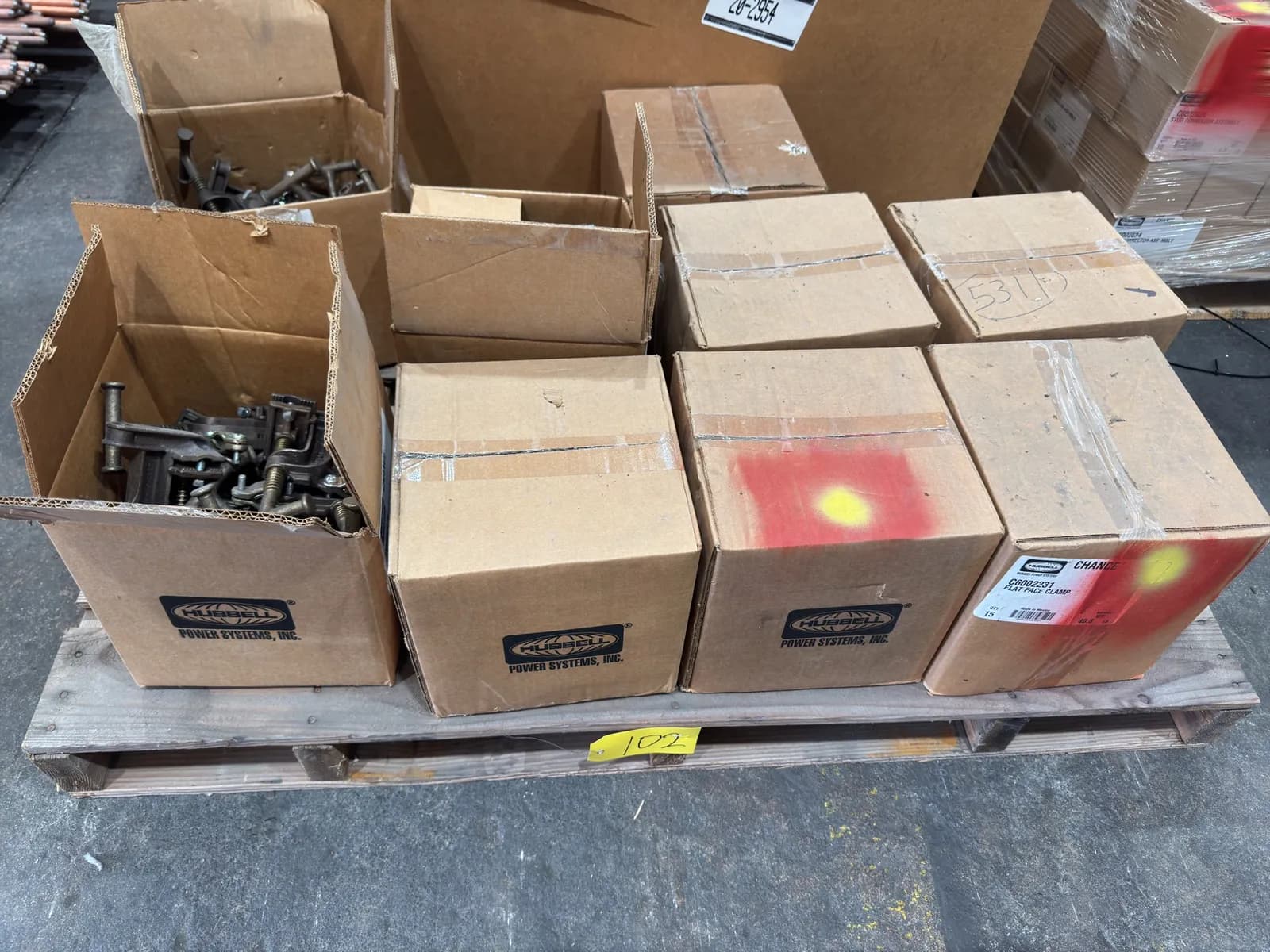 contents-of-pallet-9-boxes-hubbell-flat-face-clamps-006261