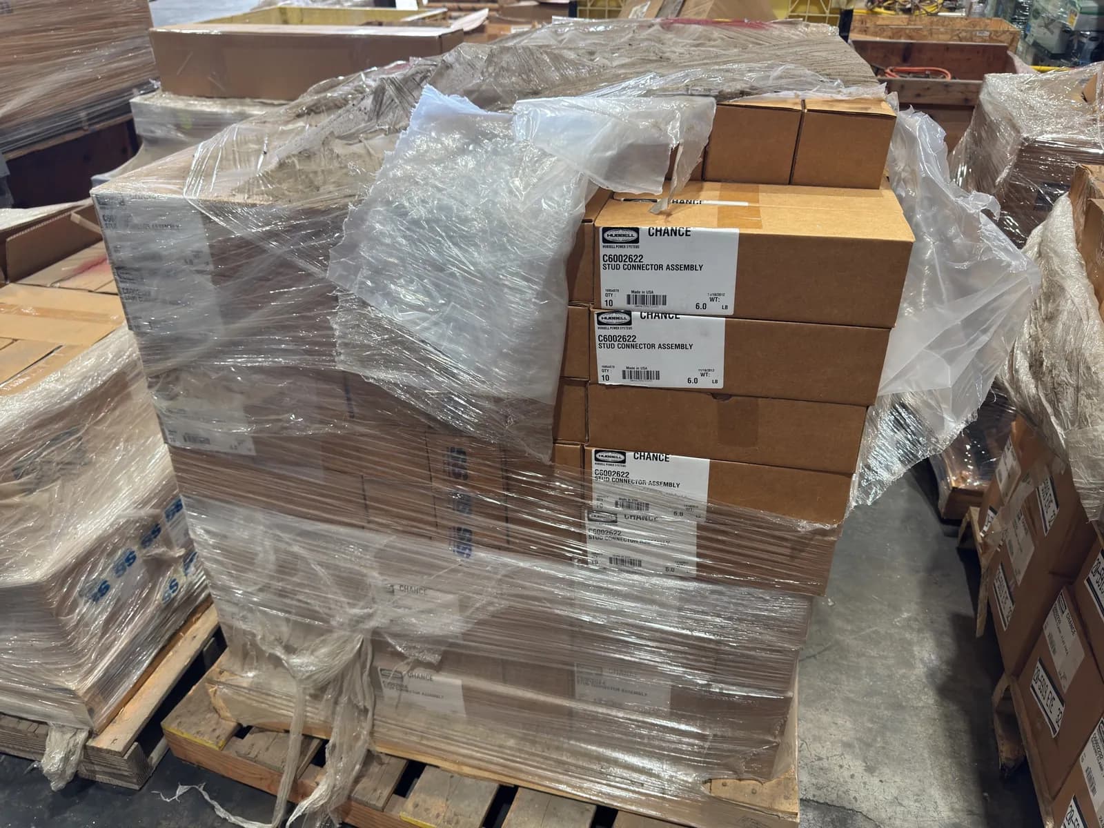 contents-of-pallet-approximately-250-boxes-hubbell-stud-connector-assembly-6d868c