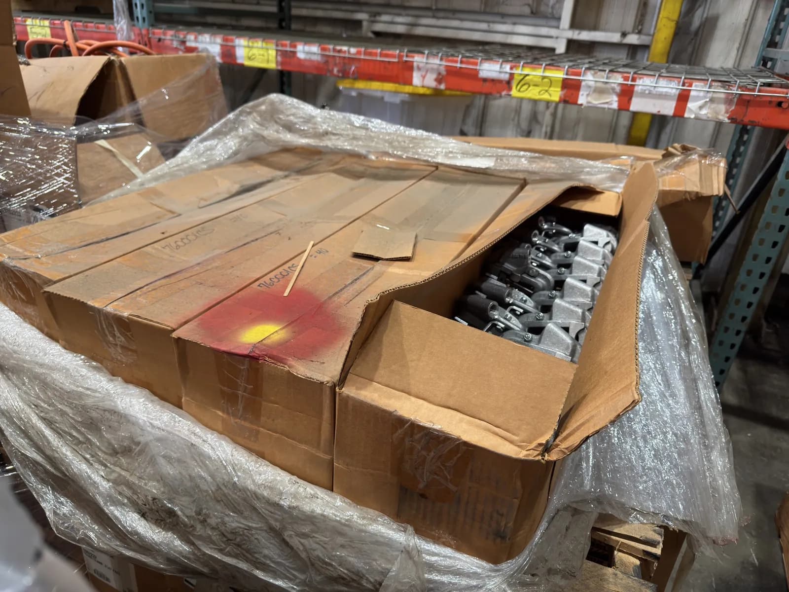 contents-of-pallet-5-boxed-salisbury-aluminum-clamps-47153d