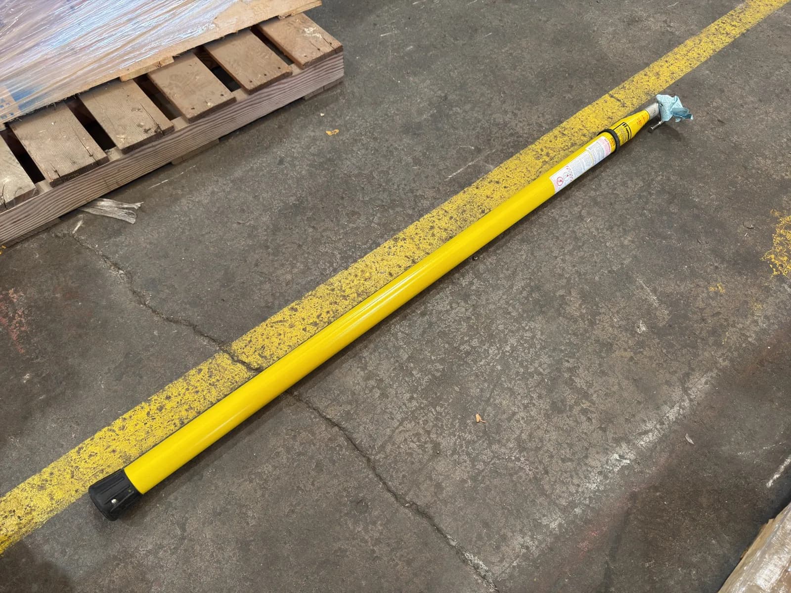 contents-of-pallet-22-40-hotstick-pole-measuring-tapes-5145e6