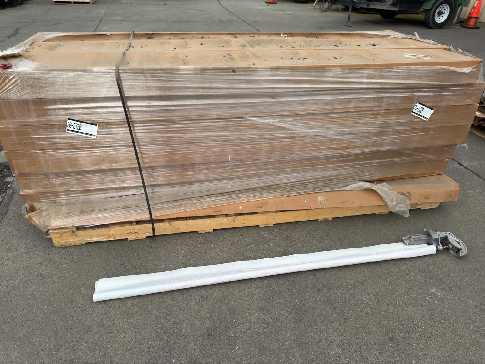 contents-of-pallet-18-boxes-hubbell-chance-clamp-b1c991