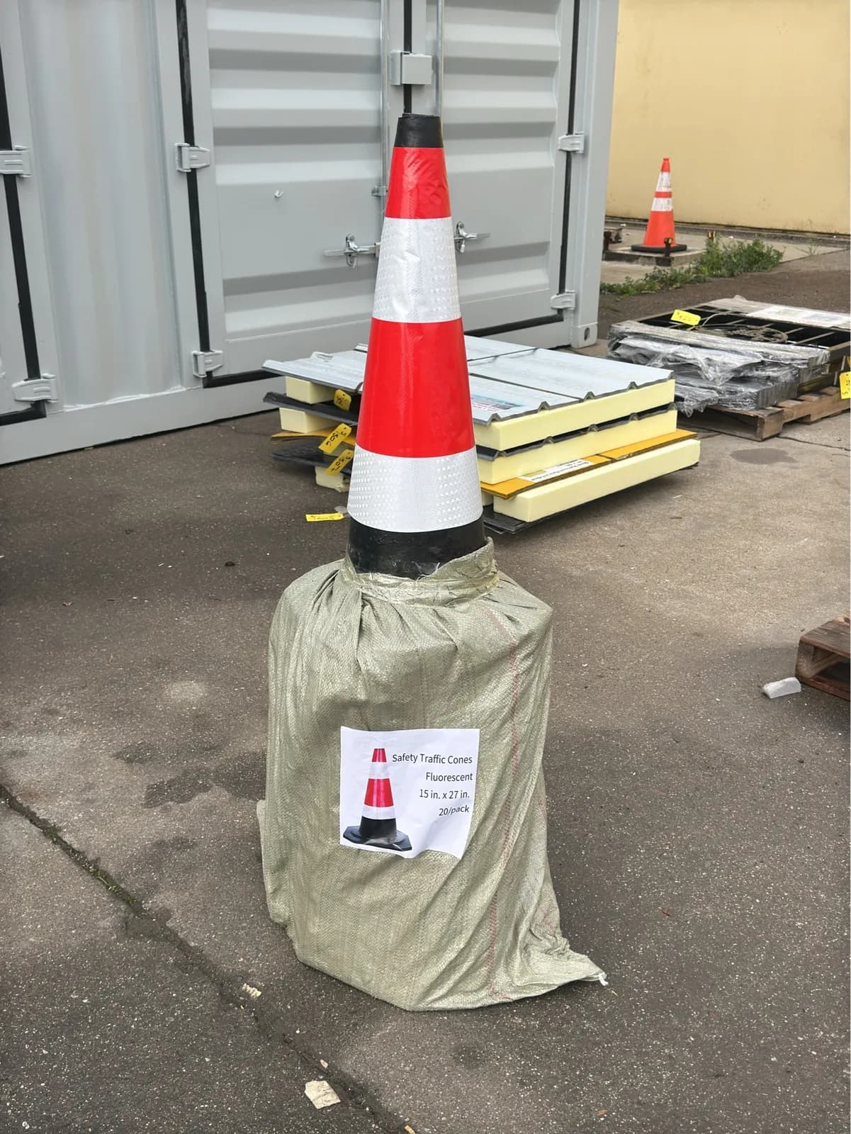 quantity-of-20-fluorescent-safety-traffic-cones-unused-mm2ldldk