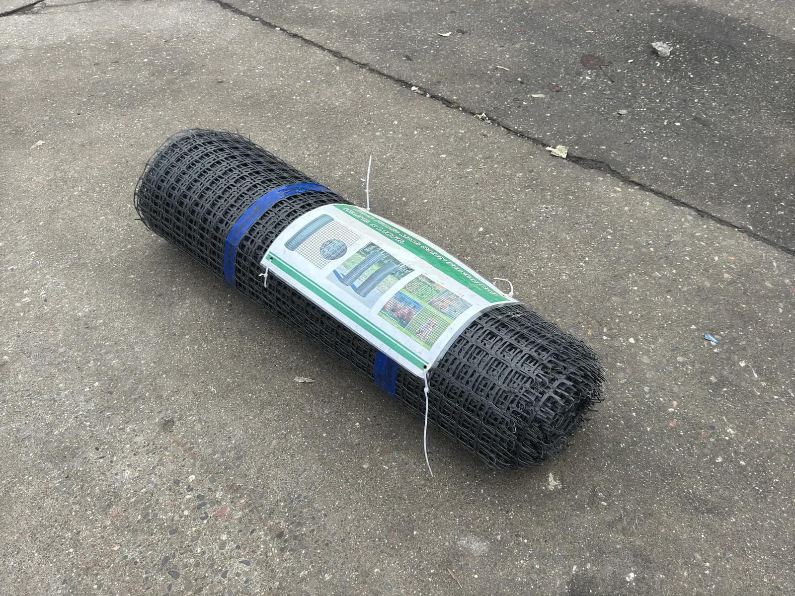 black-plastic-mesh-fencing-roll-33x164-unused-mm2tmcho