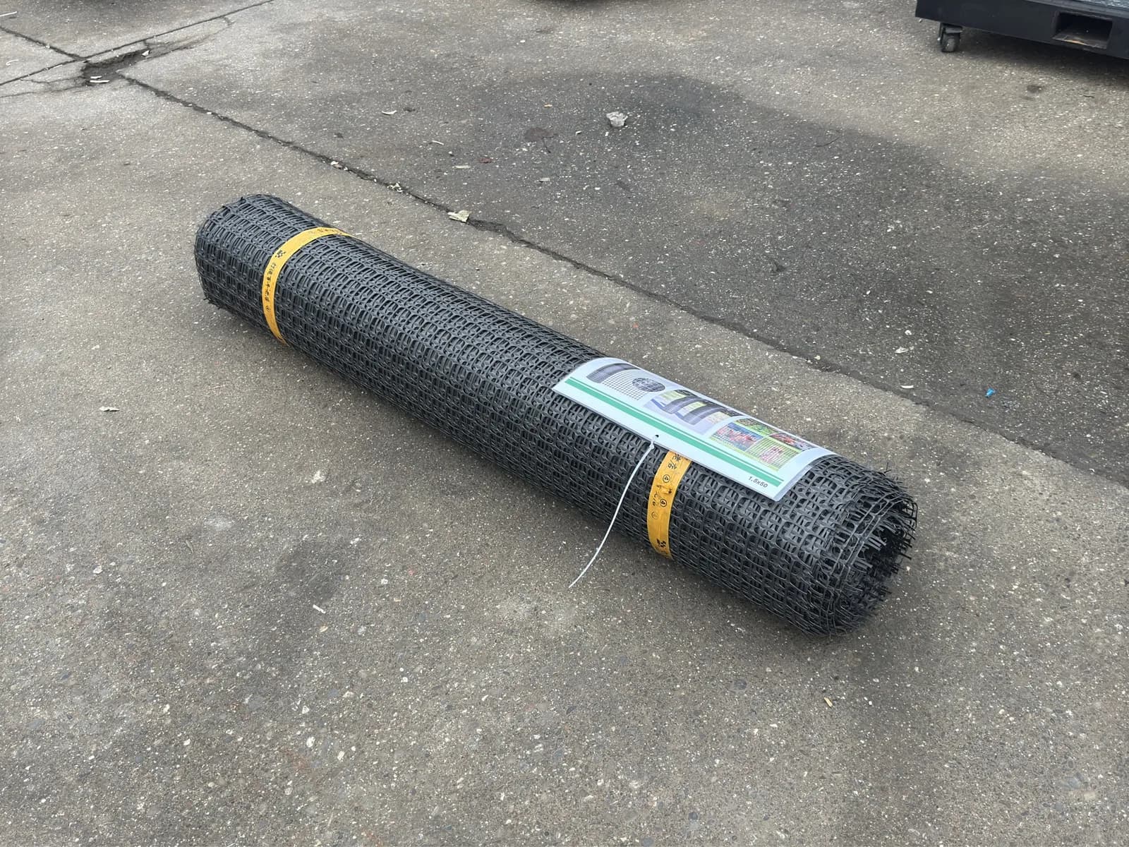 black-plastic-mesh-fencing-roll-49x164-unused-mm2tmhcl