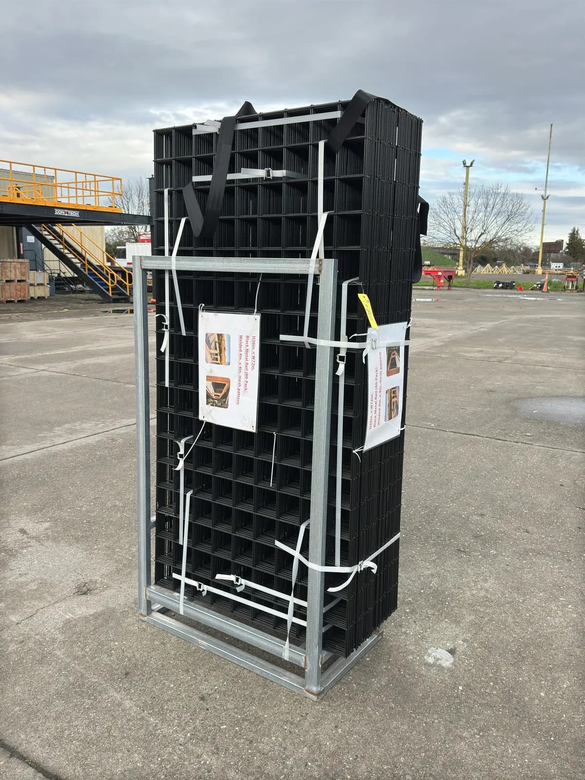 80-black-metal-rail-panels-3x6-unused-mm2lja7z