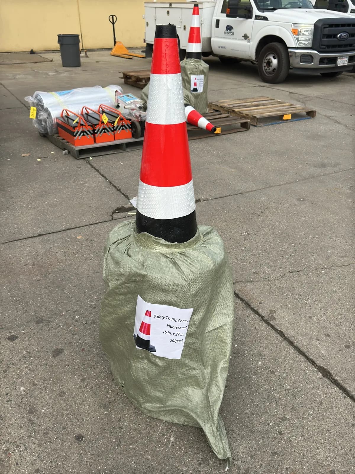 quantity-of-20-fluorescent-safety-traffic-cones-unused-mm2ljie9