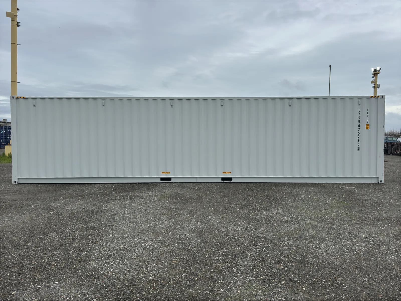 2025-40-high-cube-2-side-door-one-trip-shipping-container-mm2u3fwp