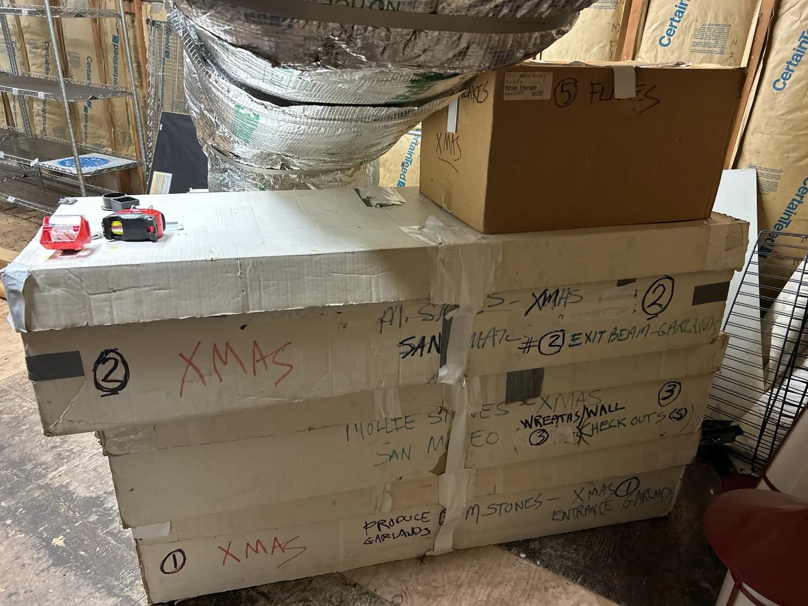 wreaths-garland-christmas-decorations-9fb55f