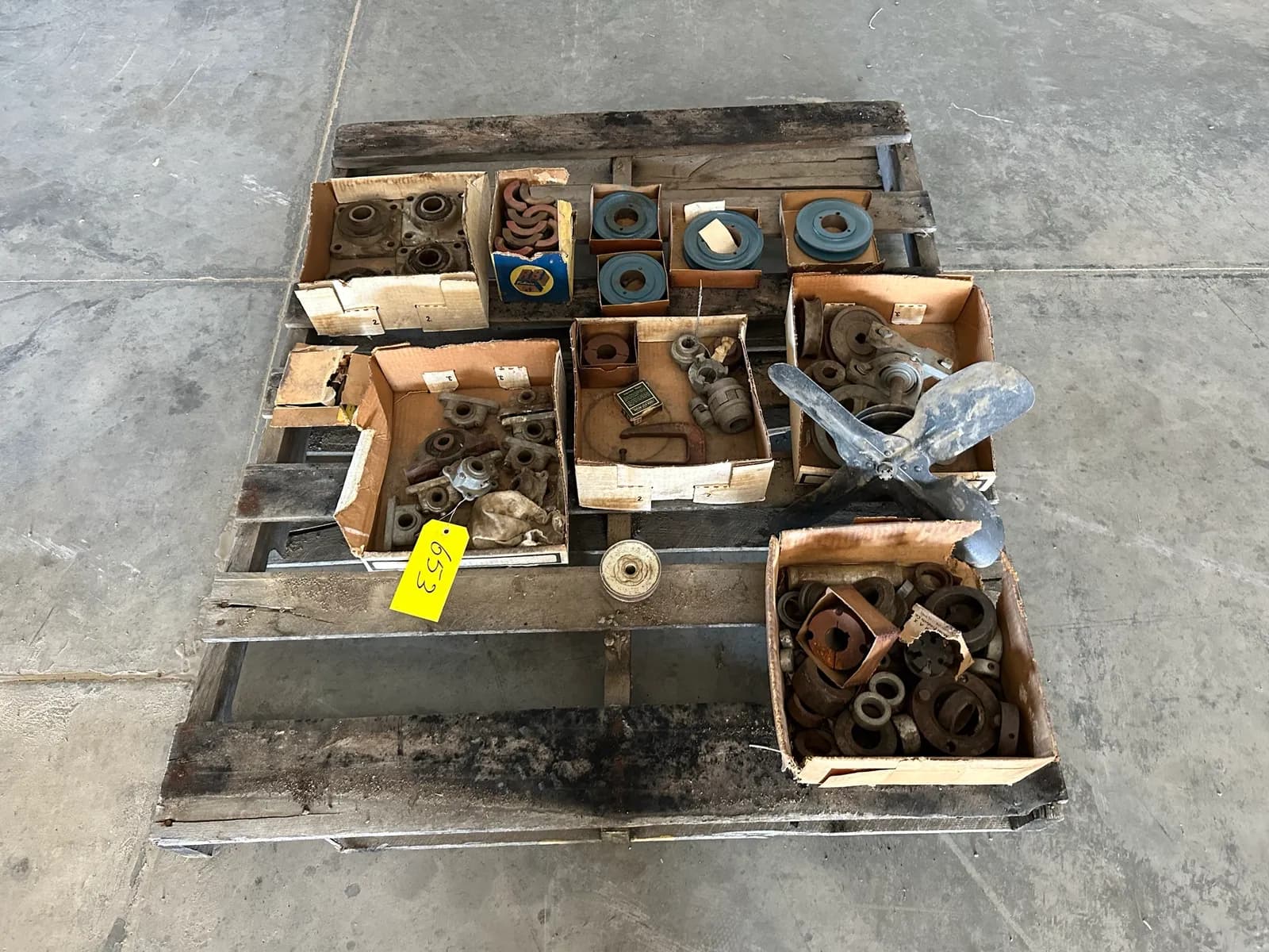 pallet-of-assorted-industrial-parts-mn0ph2ji