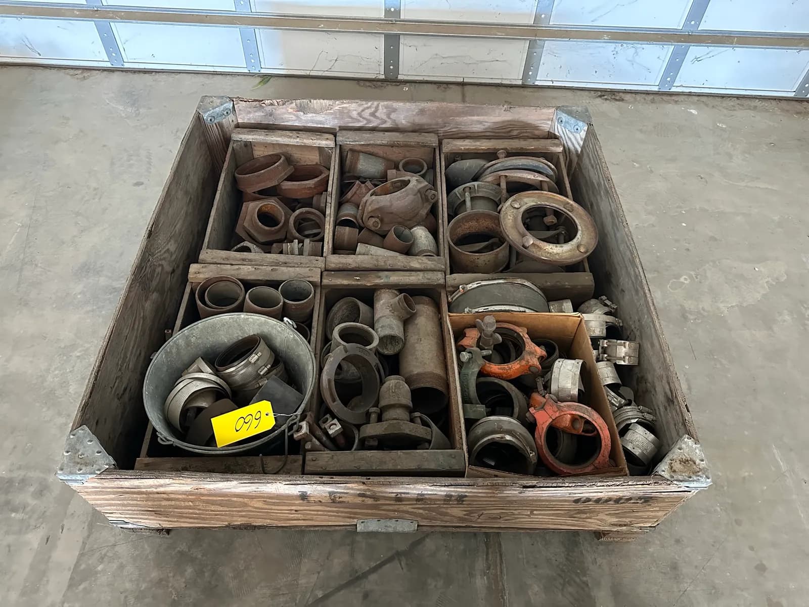 pallet-of-pipe-fittings-clamps-and-more-mmyayest