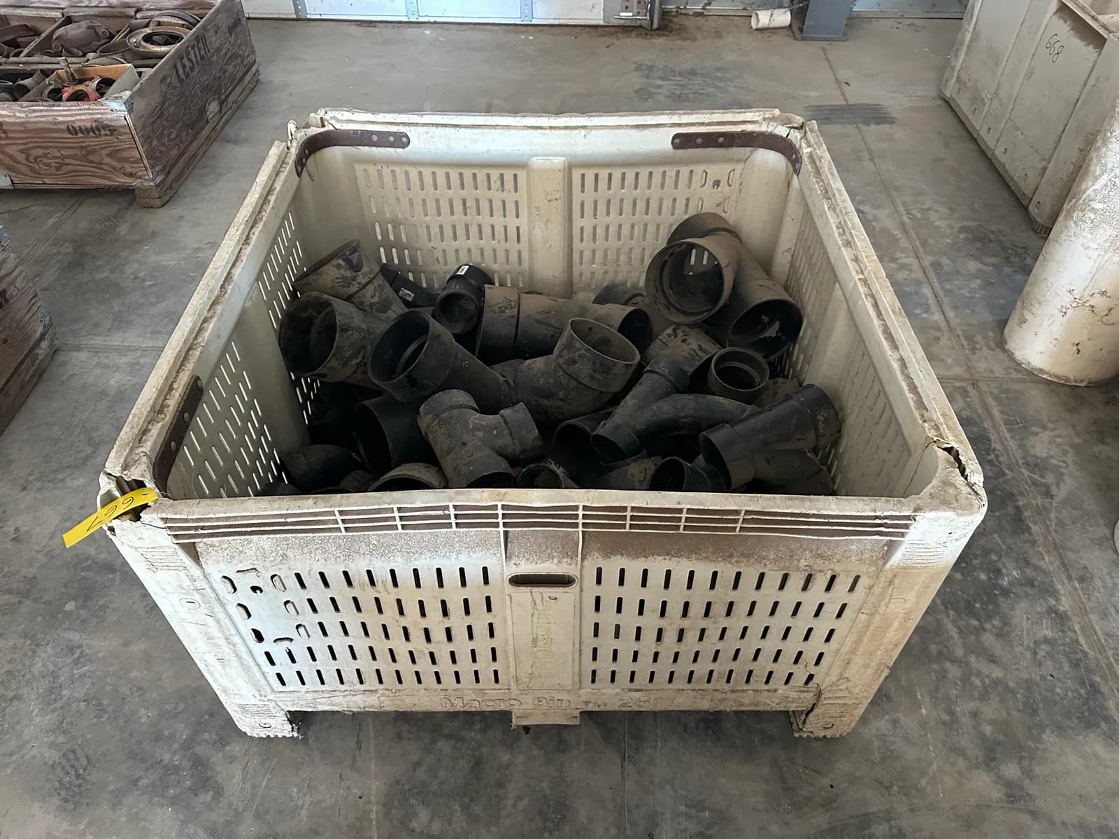 macro-bin-with-pipe-fittings-mmz3drf3