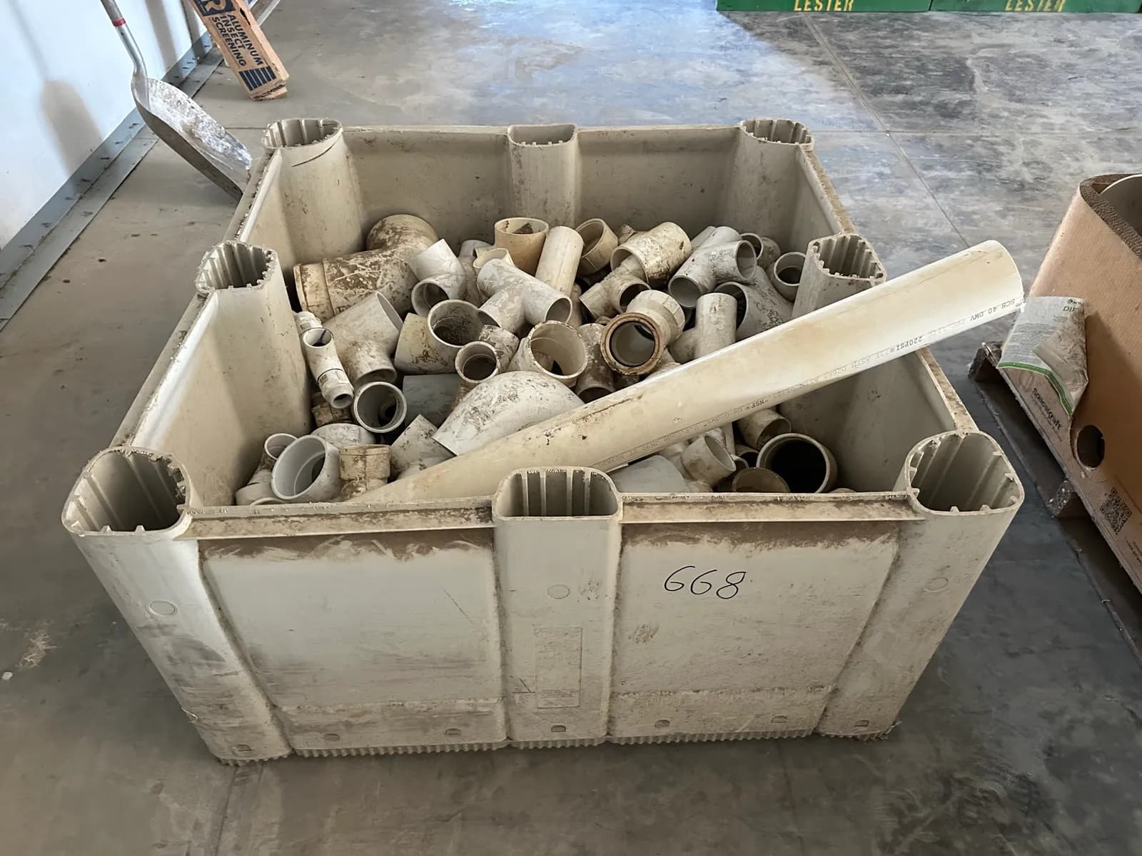 bin-of-pvc-pipe-fittings-mmz47xho