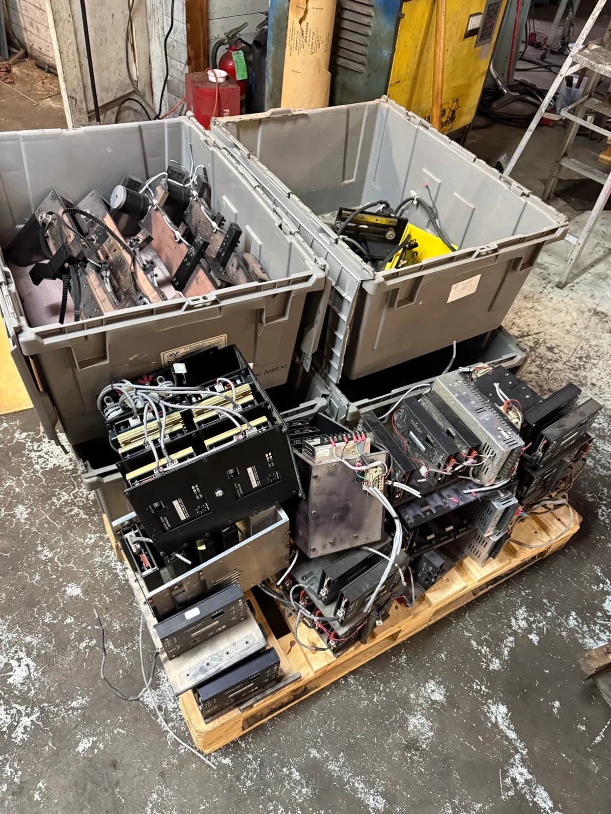 large-lot-of-kollmorgen-smc-501-and-401-stepper-motor-controllers-and-stepper-motor-linear-rails-assembly-5163f8