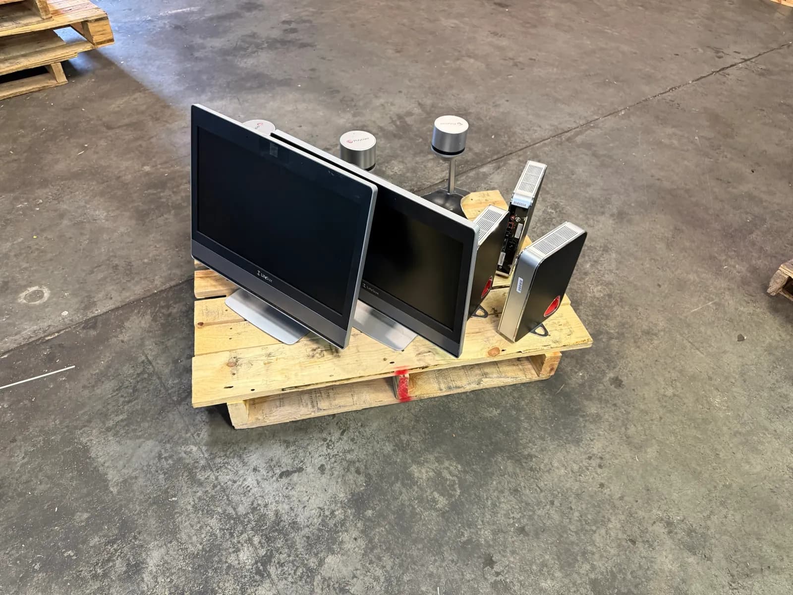 pallet-of-video-conference-equipment-polycom-cx5500-lifesize-unity-50-cisco-mmy887ny