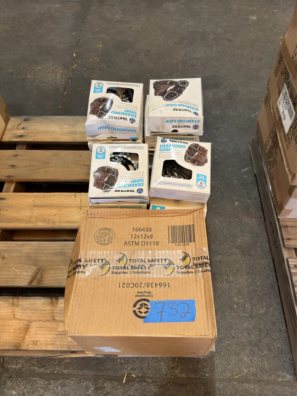 28-assorted-yaktrax-diamond-grip-cleats-small-to-xlarge-57aea0